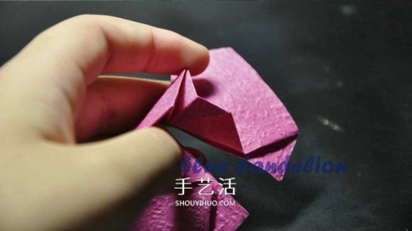 Illustrations of how to fold a romantic butterfly heart, step-by-step pictures of origami butterfly hearts