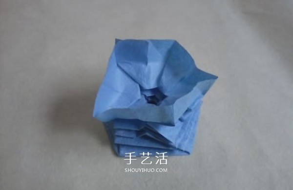 How to make origami roses with step-by-step instructions on how to fold 25-petal roses using hand-kneaded paper