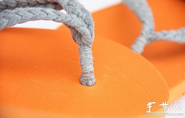 DIY method of renovating old items of flip-flops