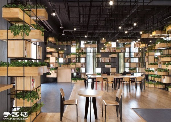 The smart design of Beijing Home Cafe with natural partitions of plants