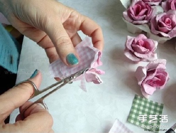 Handmade egg tray with rose decoration can be used even at weddings