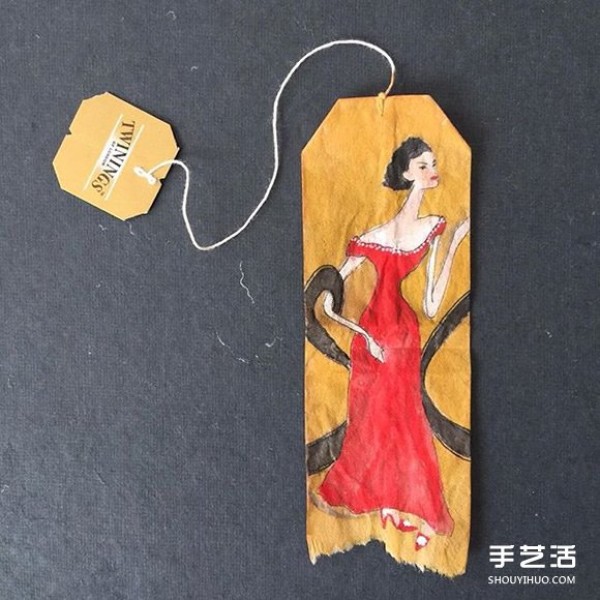 Turn waste into treasure: An artist uses a drunk tea bag as a canvas to write a diary