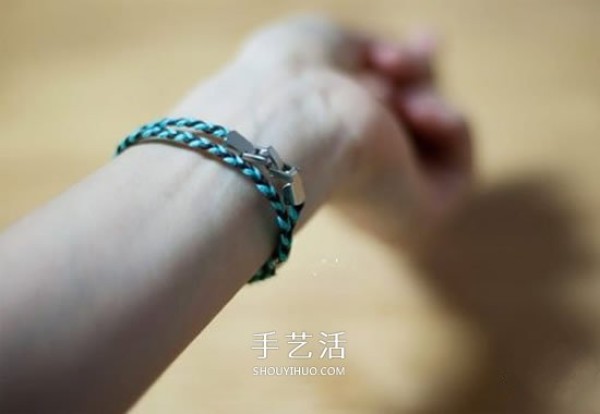 How to braid a four-strand rope bracelet, a graphic tutorial on how to braid a four-strand bracelet