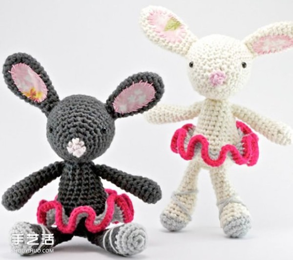 The cute crocheted animal dolls are beautiful and healing