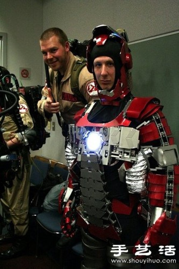 Iron Man fans DIY realistic armor that folds into a suitcase