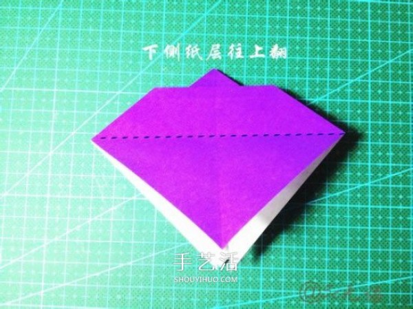 Illustration of how to fold a three-dimensional car, how to fold a hand-made origami car