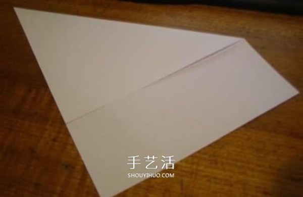 Fly faster and further! Illustration of the origami method of a simple paper airplane