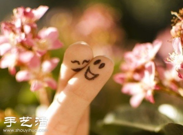 Finger+Simple Drawing DIY Warm and Romantic "Love Follows"