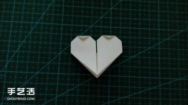 LOVE heart-shaped origami illustrated tutorial on how to fold LOVE love on Valentines Day