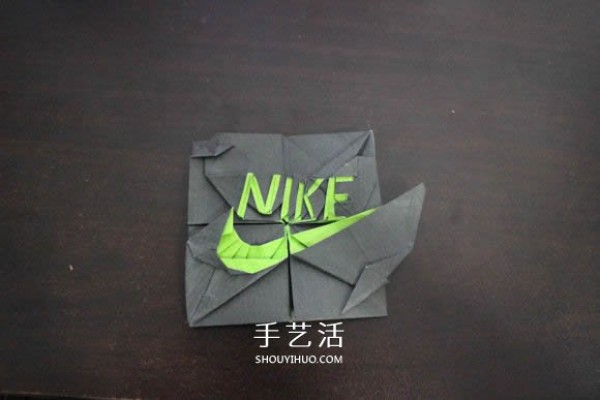 Illustrations of how to fold the NIKE logo using the origami method