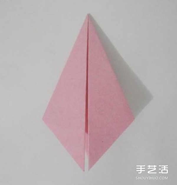 Step-by-step picture of hand-made origami peach, illustrated tutorial on how to fold a peach