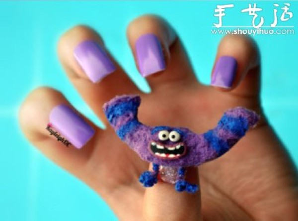 Alternative non-mainstream monster manicure