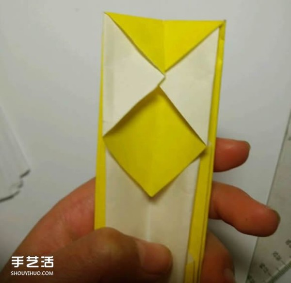 Illustrated tutorial on folding origami yuanxiao including a spoon for holding yuanxiao