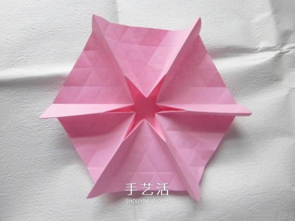 Illustration of how to fold a beautiful straw hat. Steps to make an origami flower straw hat.