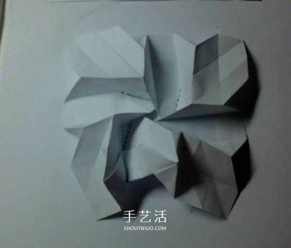 Illustration of folding method of beautiful four-cornered rose transformed from Fukuyama rose