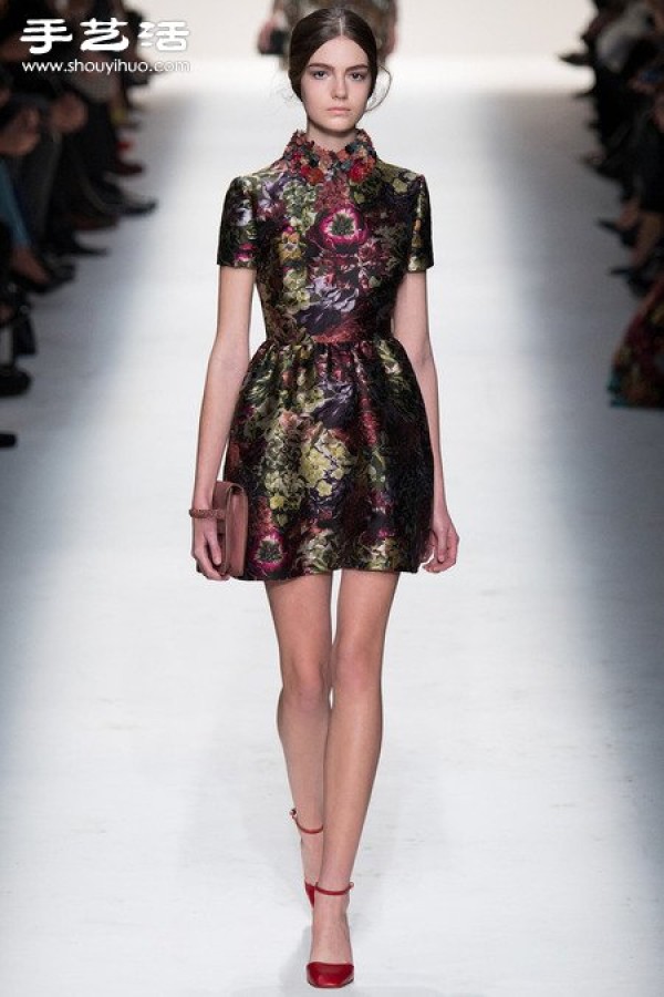 The 2014 autumn and winter clothing series breaks the dullness of autumn and winter, and a hundred flowers bloom