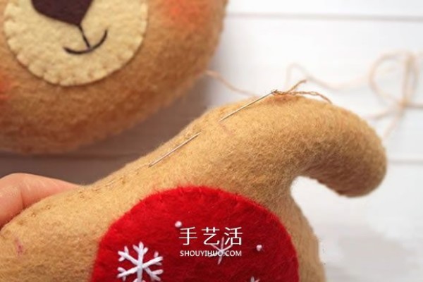 DIY illustrations of making super cute bear puppets with non-woven New Year bears