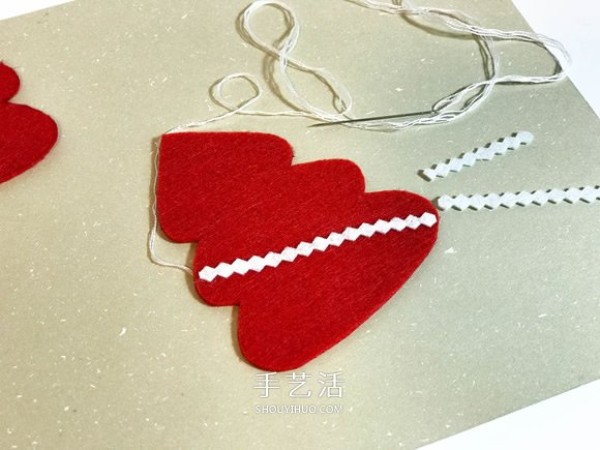 Illustrations of super cute handmade Christmas tree pendants made of non-woven fabrics