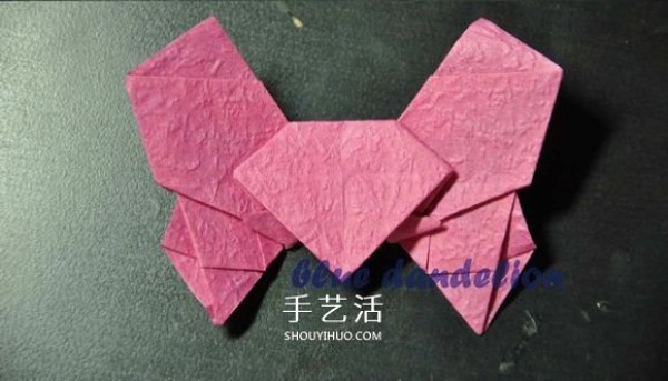 Illustrations of how to fold a romantic butterfly heart, step-by-step pictures of origami butterfly hearts