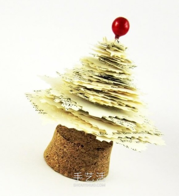 Tutorial on making a handmade Christmas tree by using waste wine bottle corks