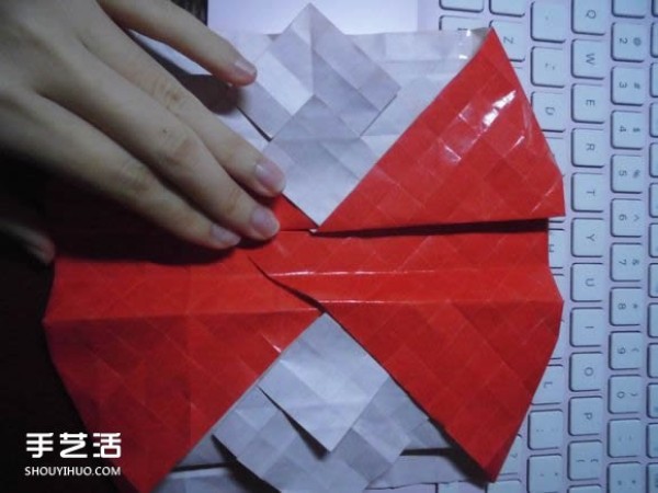 Kissing Fish Origami Illustration of the Super Complex Heart Folding Process