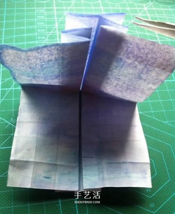 Naoyuki Tanitas origami tutorial, illustrations of how to fold a cute tissue box