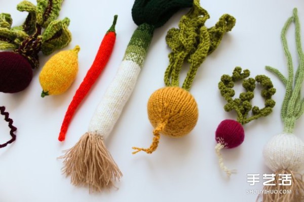 The vegetables and fruits woven with wool are sold much more expensive than the fresh ones