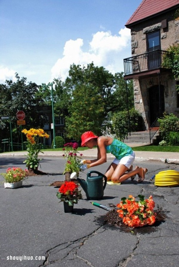 Potholes on the road have endless uses, and this appeal for environmental protection is very interesting