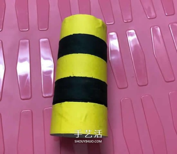 Use waste toilet paper tubes and paper cups to make a cute little bee