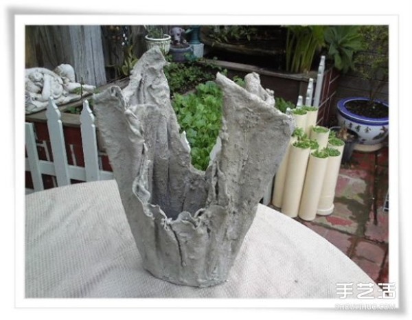 Use old towel waste to make flower pots and make handmade cement towel flower pots