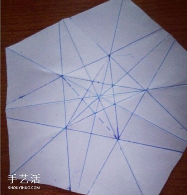 A star origami illustration that is difficult to fold a complex three-dimensional five-pointed star