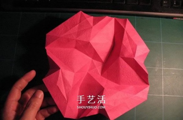 GG rosesBeautiful and detailed folding instructions for rose origami