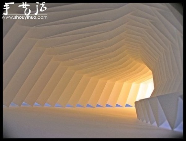 Appreciation of geometric three-dimensional origami works