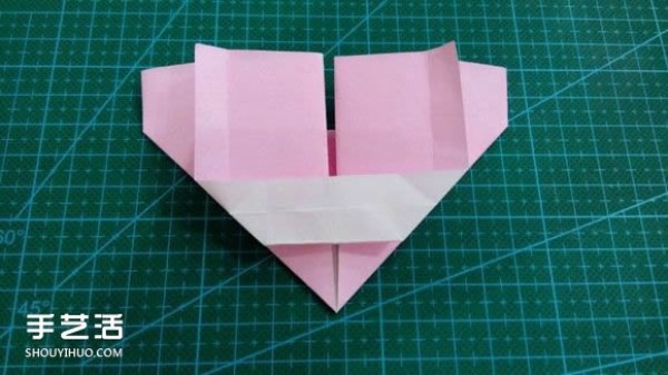 LOVE heart-shaped origami illustrated tutorial on how to fold LOVE love on Valentines Day