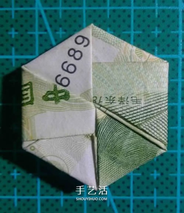 Illustration of the folding method of the hexagonal badge, origami hexagonal badge with one yuan bill