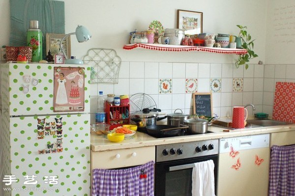 The warm home decorated by German girls with their own hands