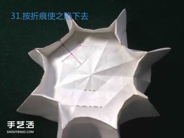 Three methods of origami with an eight-petaled flower, illustrated with a step-by-step diagram of the folding of an eight-petaled flower