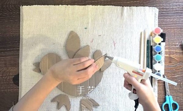 Kindergarten cardboard waste is used to make a colorful bird by hand