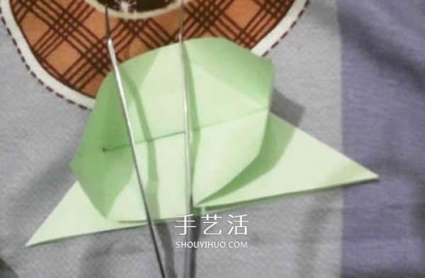 Illustration of the folding method of handmade paper fireworks, step-by-step diagram of the method of origami fireworks