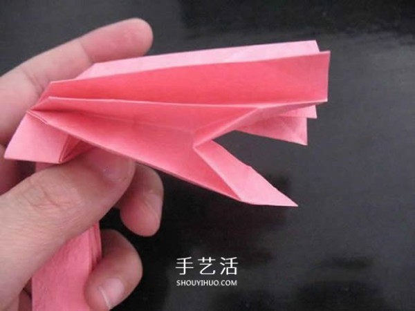 Giving a small gift to your first love! Illustration of how to fold an origami rose ring