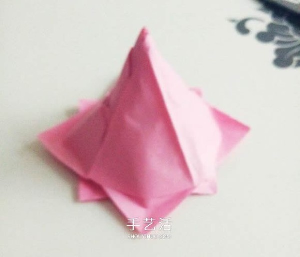 Illustration of how to fold a beautiful origami red rose for Valentines Day