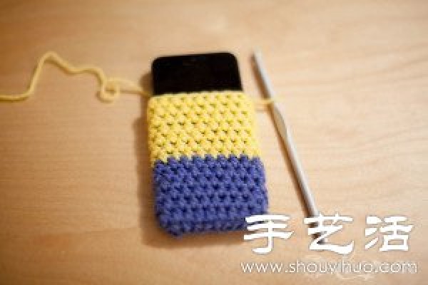 Handmade minion mobile phone case with woolen + crochet