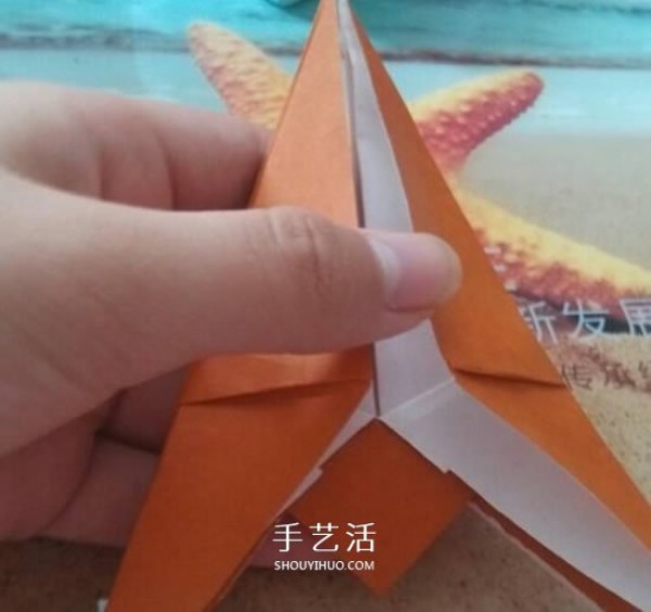 How to make an origami horse with illustrations of the steps of folding a three-dimensional horse by hand