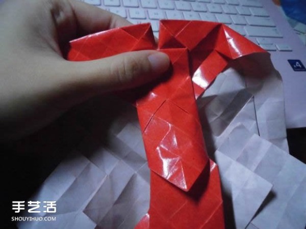 Kissing Fish Origami Illustration of the Super Complex Heart Folding Process