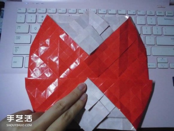 Kissing Fish Origami Illustration of the Super Complex Heart Folding Process