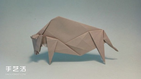 Illustration of the folding method of the zodiac ox, step by step diagram of handmade origami zodiac ox