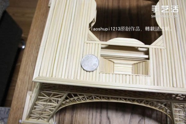 A detailed illustrated tutorial on making a model of the Eiffel Tower using chopsticks and bamboo skewers