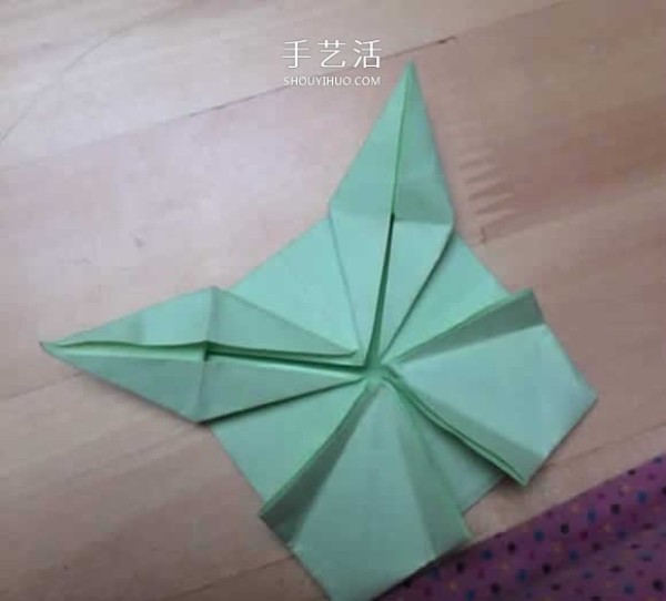 How to fold a spinning paper top with a simple flower-shaped top origami tutorial