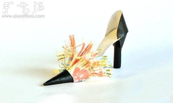 Appreciation of exquisite paper-cut works of womens high heels