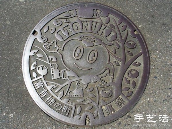 Japanese street creative manhole cover DIY design